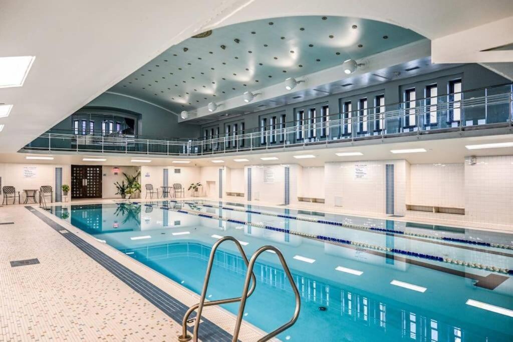 Апартаменты 2Br Unit In The Heart Of Dt On Playhouse Square, With Pool And Gym Access-1106 Кливленд Экстерьер фото