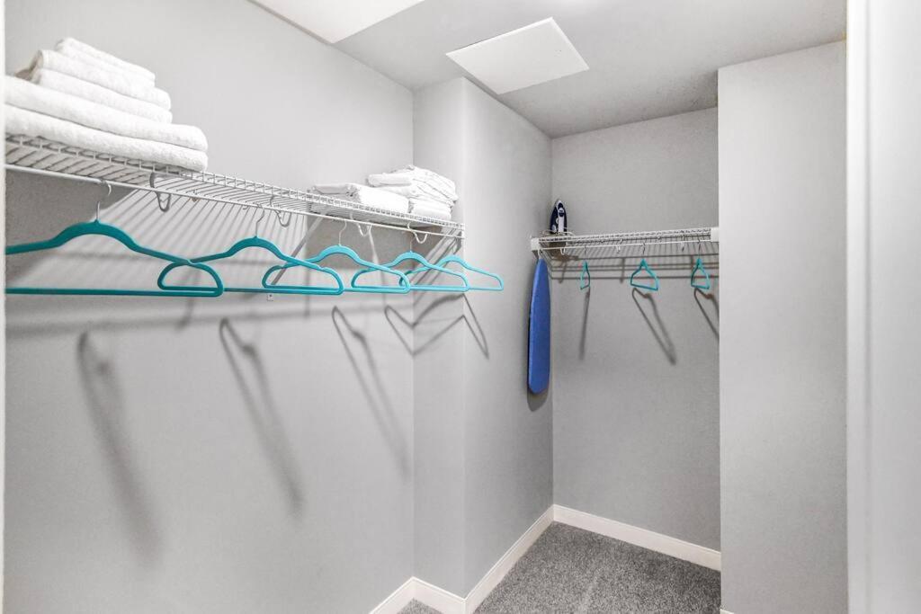 Апартаменты 2Br Unit In The Heart Of Dt On Playhouse Square, With Pool And Gym Access-1106 Кливленд Экстерьер фото