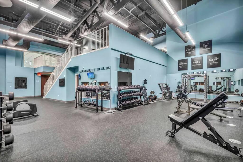 Апартаменты 2Br Unit In The Heart Of Dt On Playhouse Square, With Pool And Gym Access-1106 Кливленд Экстерьер фото