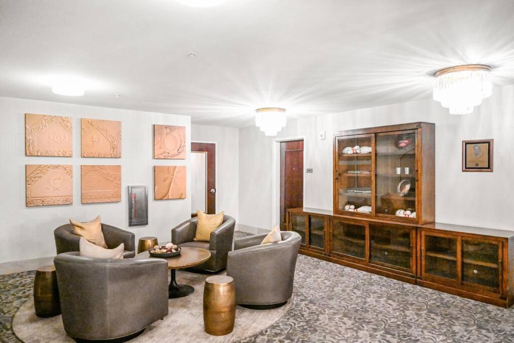 Апартаменты 2Br Unit In The Heart Of Dt On Playhouse Square, With Pool And Gym Access-1106 Кливленд Экстерьер фото