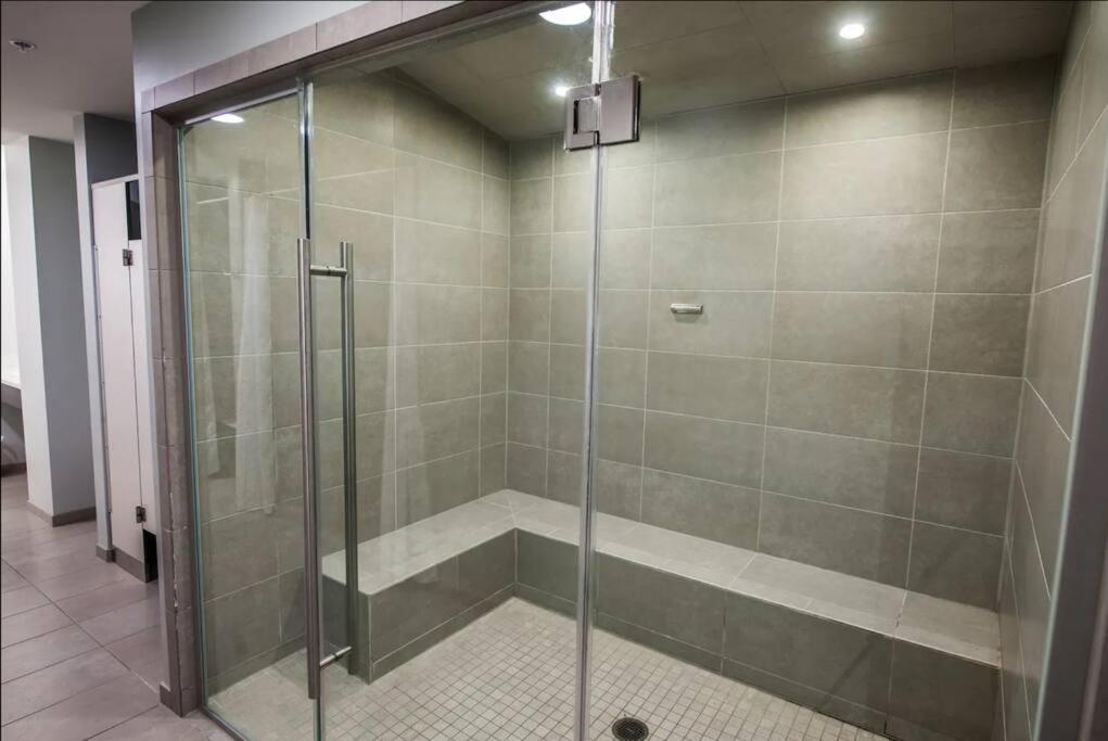 Апартаменты 2Br Unit In The Heart Of Dt On Playhouse Square, With Pool And Gym Access-1106 Кливленд Экстерьер фото