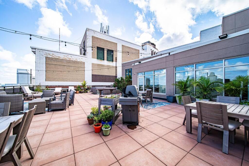 Апартаменты 2Br Unit In The Heart Of Dt On Playhouse Square, With Pool And Gym Access-1106 Кливленд Экстерьер фото