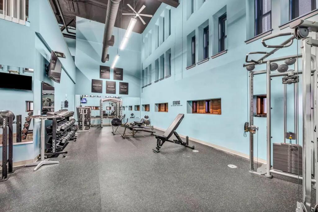 Апартаменты 2Br Unit In The Heart Of Dt On Playhouse Square, With Pool And Gym Access-1106 Кливленд Экстерьер фото