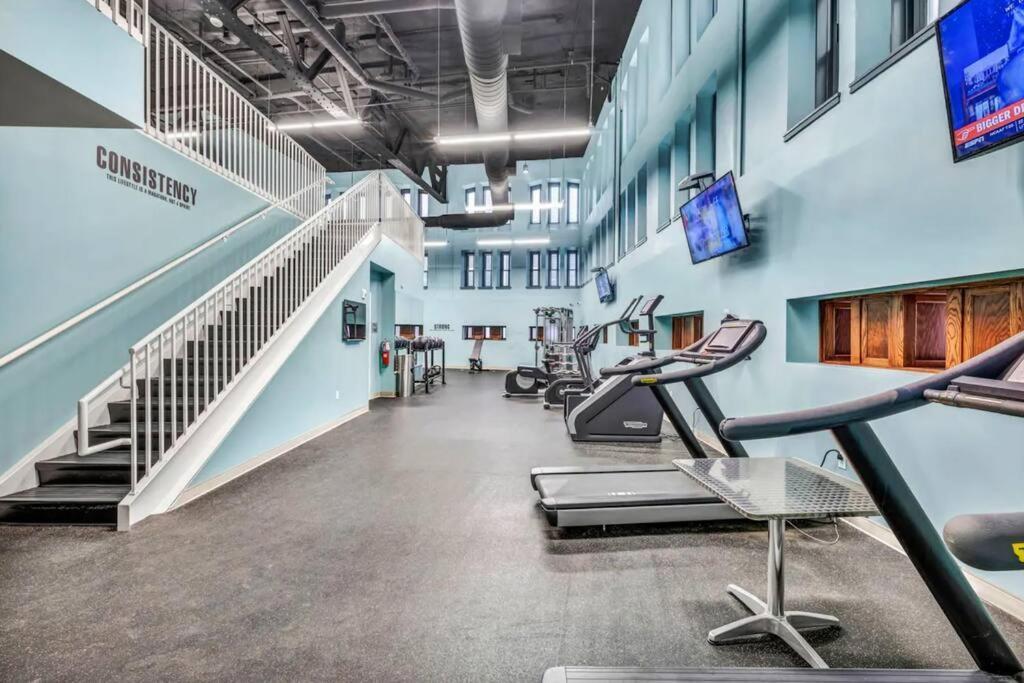 Апартаменты 2Br Unit In The Heart Of Dt On Playhouse Square, With Pool And Gym Access-1106 Кливленд Экстерьер фото