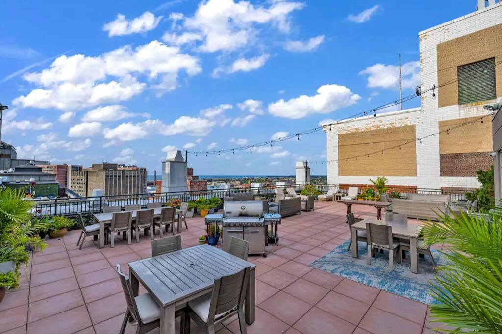 Апартаменты 2Br Unit In The Heart Of Dt On Playhouse Square, With Pool And Gym Access-1106 Кливленд Экстерьер фото