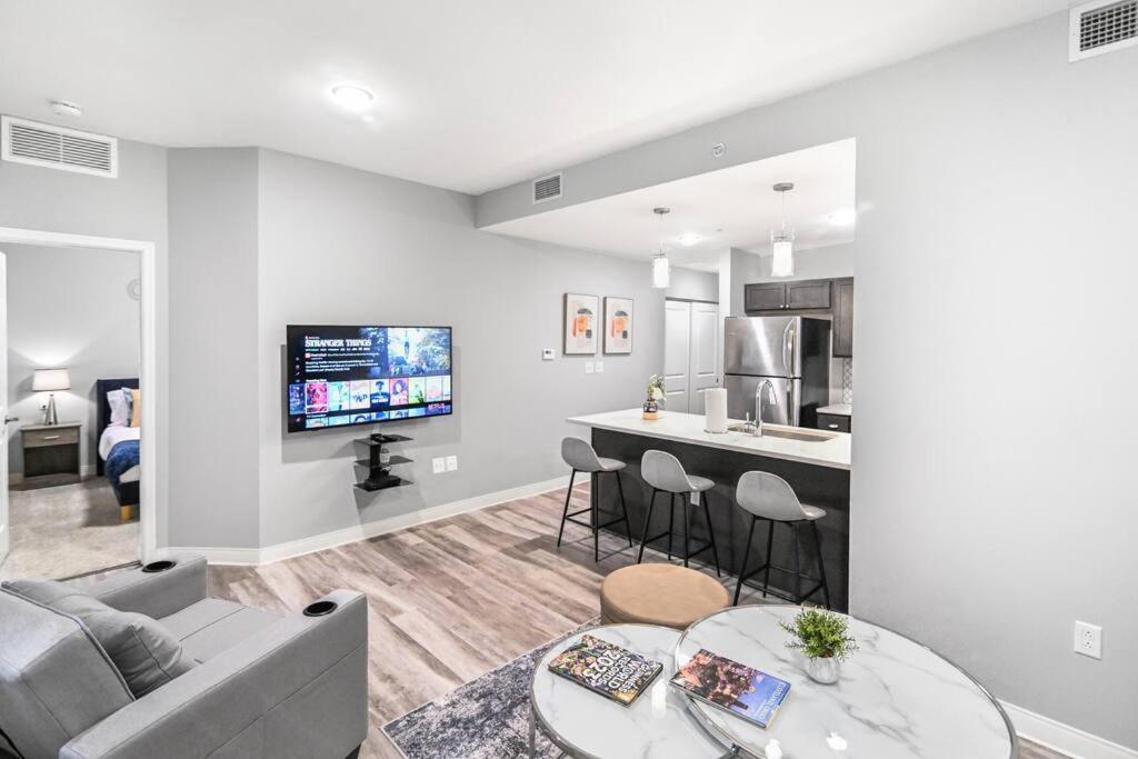 Апартаменты 2Br Unit In The Heart Of Dt On Playhouse Square, With Pool And Gym Access-1106 Кливленд Экстерьер фото